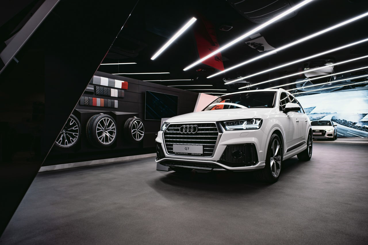 Audi Q7 в салоне Авилон 