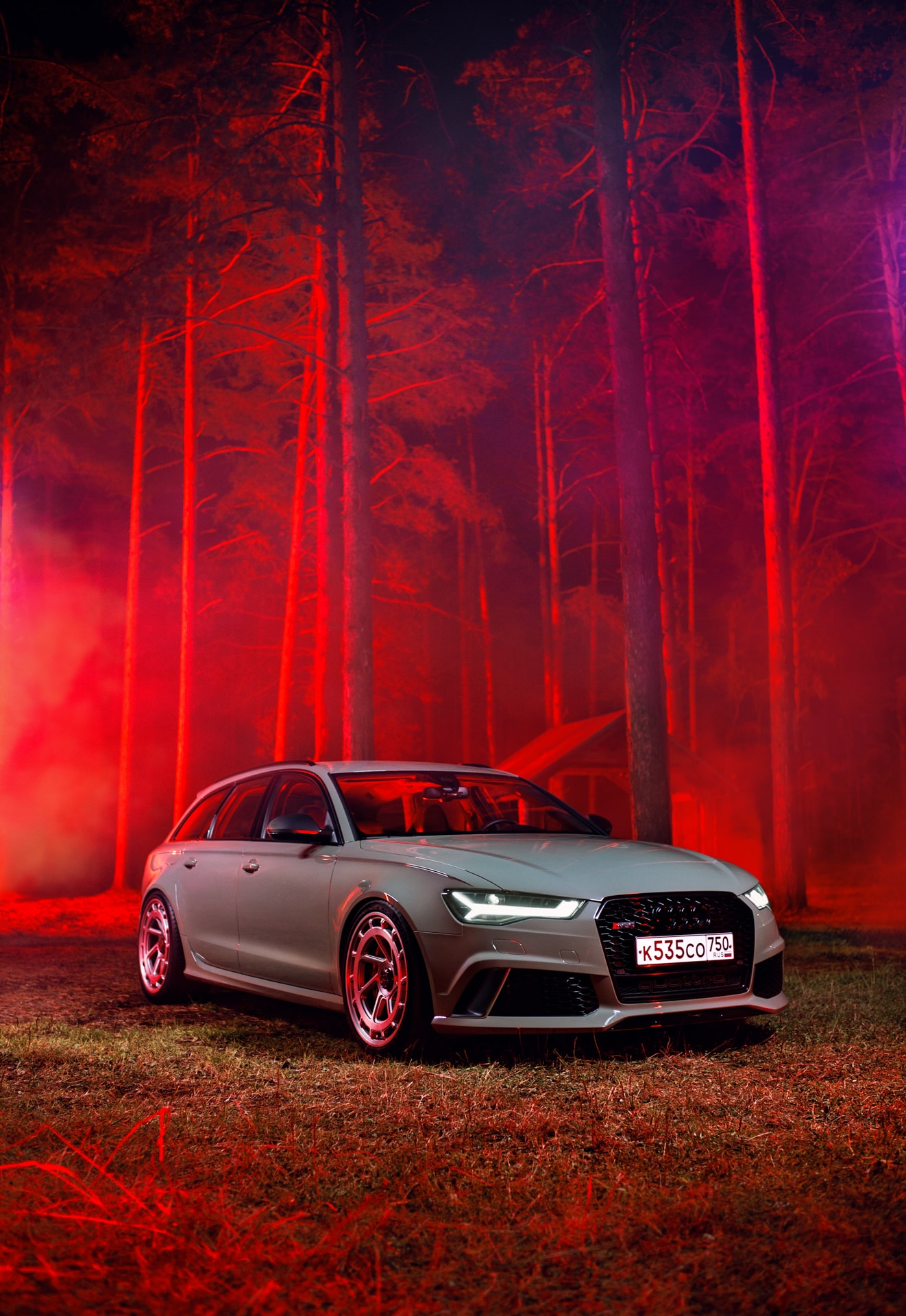 Ночная фотосъемка Audi RS6 в Москве