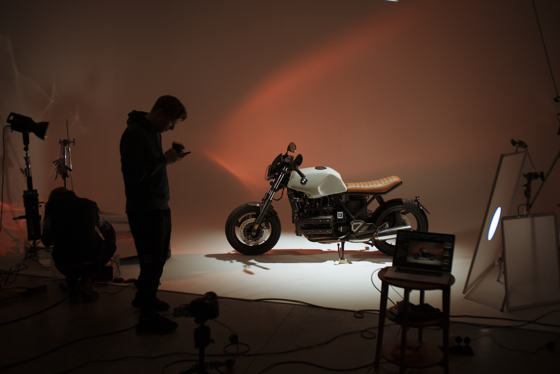 студийная фотосессия мотоцикла bmw k-100 в Москве